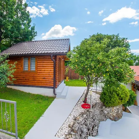 Retro Pool House * Mostar