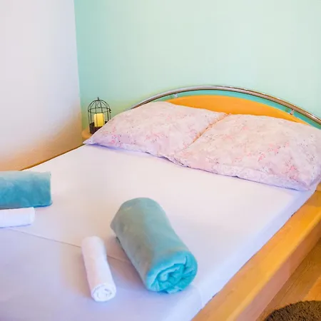 Retro Pool House بيت للعطل