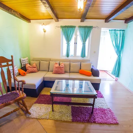 Retro Pool House * Mostar