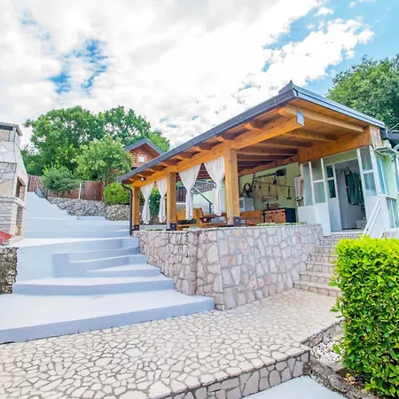 بيت للعطل Retro Pool House *