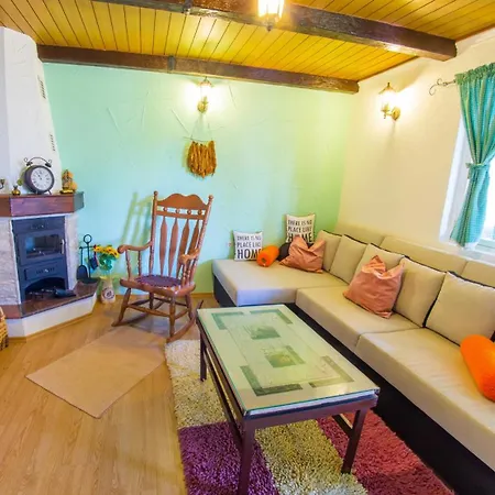 Retro Pool House بيت للعطل