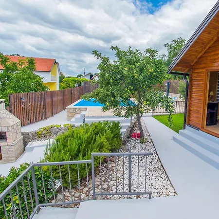 بيت للعطل Retro Pool House *