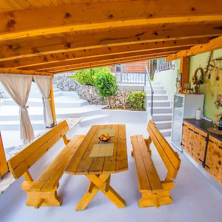 Retro Pool House بيت للعطل