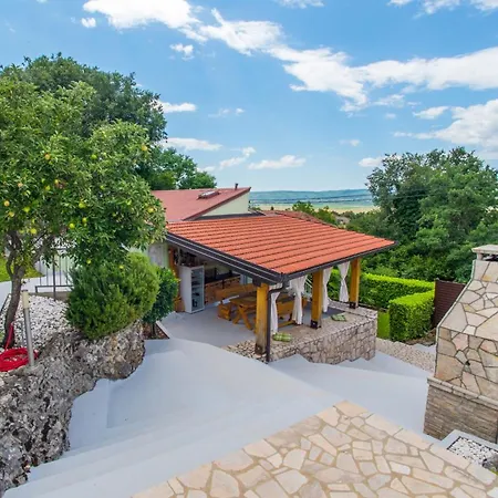 بيت للعطل Retro Pool House *