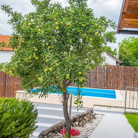 Retro Pool House Ferienhaus Mostar