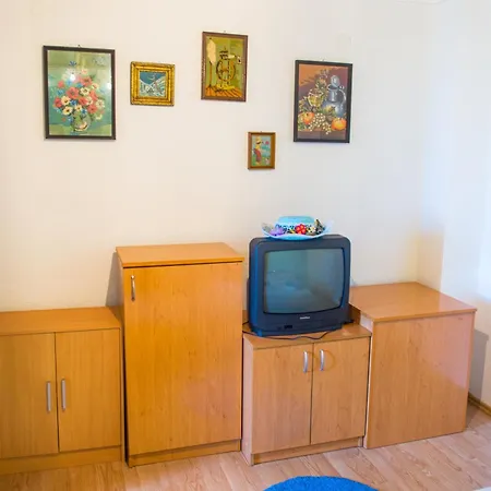 Retro Pool House موستار