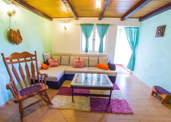 Retro Pool House * Mostar