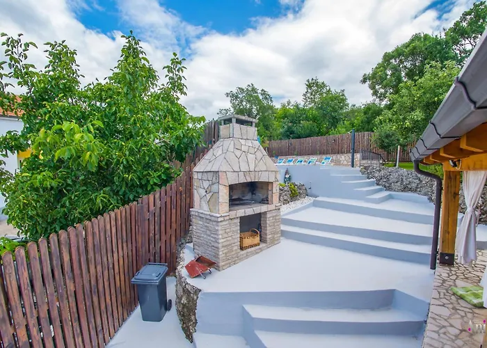 Semesterbostad Retro Pool House *