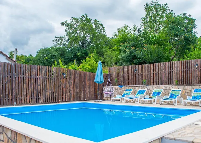 Semesterbostad Retro Pool House