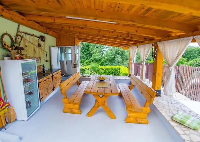 Semesterbostad Retro Pool House