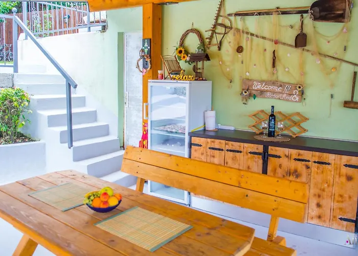 Semesterbostad Retro Pool House *